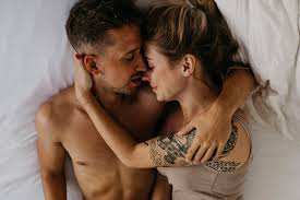 Sie ist schlecht im bett, wenn sie beim sex unablässig redet, das wort „blasen wörtlich nimmt oder unter die decke pupst. Sie Stehen Auf Tatowierte Frauen Diese Vier Fehler Sollten Sie Nie Machen Gq Germany