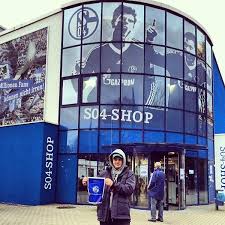 Für alle freunde das fc schalke 04 haben wir hier die besten originalprodukte aus aud em offiziellen schalke fanshop herausgesucht. Fc Schalke 04 Fan Shop Erle Gelsenkirchen Nordrhein Westfalen