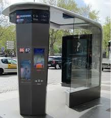 Le Prototype De La Station De Bus Du Futur Installe A Paris Gare De Lyon Meubles Urbains Design Urbain Mobilier Urbain