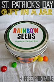 The countdown to saint patrick's day has begun! St Patrick S Day Gift In A Jar Free Printable Today S Creative Ideas
