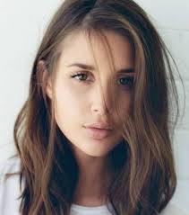 Coiffure cheveux mi longs raie au milieu automne hiver 2018. Cheveux Mi Longs 10 Coiffures Faciles Et Rapides A Faire Soi Meme