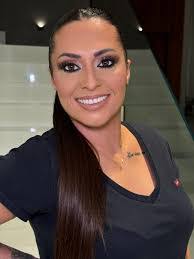 Vanessa Klinger's Instagram, Twitter & Facebook