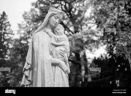 Virgin mary and infant jesus statue hi ...