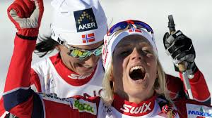 Die beiden norwegischen überflieger therese johaug und johannes hosflot klaebo haben sich im heutigen verfolgerrennen in. Skilanglauf Marit Bjorgen Verteidigt Mannschaftskollegin Therese Johaug Eurosport