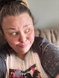 Saw some of the comments under the news of Kelly Clarkson's ex-husband's  passing, and I'm honestly sickened. “Good, now she can get her money back.”  “He got what he deserved.” “Bet Kelly's