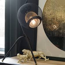 Du cote du design mobilier industriel deco vintage. Lampe Industrielle En Metal Noir Sur Trepied Sur Cdc Design