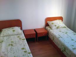 115 euro/luna/loc in camera cu 3 locuri. Cele Mai Moderne CÄƒmine Private Din BucureÈ™ti Ce FacilitÄƒÈ›i Le OferÄƒ StudenÈ›ilor Care Aleg SÄƒ Se Cazeze Aici Antena 1