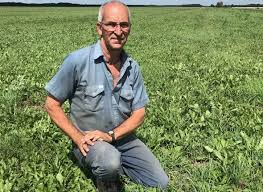 Mario joseph theberge was born on month day 1953, at birth place, to noël théberge and germaine rioux. Au Moins 250 Fermes Manquent De Foin La Terre De Chez Nous