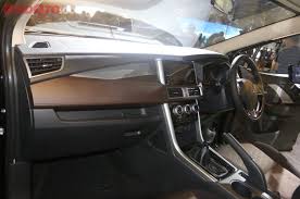 Mobil mitsubishi keluaran varian terbaru harga mitsubishi xpander. Ada Banyak Power Outlet Di Xpander Cross Enggak Bakal Mati Gaya Gridoto Com