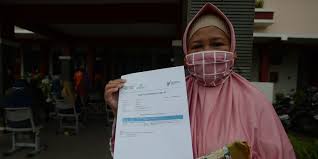 Bisnis.com, jakarta— kartu atau sertifikat vaksin saat ini menjadi hal yang penting untuk dimiliki, terumama untuk melakukan perjalanan. Cara Cek Dan Unduh Sertifikat Vaksin Covid 19 Di Pedulilindungi Id Merdeka Com