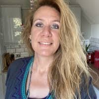 Kerrie Phillips's Instagram, Twitter & Facebook