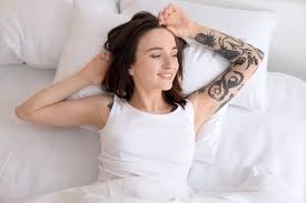 Ein wunderschönes blumenmuster hier, eine komplizierte geometrische form, und schon bald ist ihr. Tattoo Als Frau Tipps Und Ideen Fur Frauen