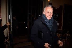 Tra i suoi film come interprete, ricordiamo: Chi C Era Con Andrea Scanzi Allo Spettacolo Renzusconi Al Teatro Italia Le Foto Di Pizzi Formiche Net