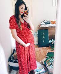 Best Tips For Styling Your Baby Bump (For Every Trimester)