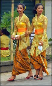 Indonesian men generally wore sarongs (usually with a checkered pattern) in the home. Balinese Woman Photo By Photographer John Nell Traditional Outfits Traditional Dresses Traditional Fashion