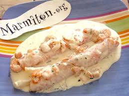 Roulade De Saumon Fume Aux Asperges Sauce Aux Crevettes Et Au Chevre Frais Recette Recette Roulade Saumon Fume Alimentation