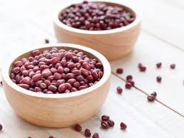 Azuki Bean Red Bean In Wooden Pot Over White Wooden Board Health Benefits Of Beans Adzuki Beans Alkaline Diet Recipes