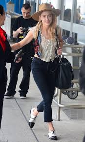 She has a body weight of 137 lbs i.e. Http Baodinhduong Vn Khoe Amber Heard Style Amber Heard Amber Heard Height