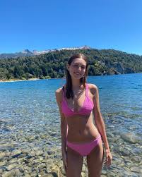 Imagen etiquetada con: Skinny, Argentinean, Beach, Bikini, Brunette, Delfina  Suarez Luco, Nature, Smiling, Cute, Tummy - FAPcoholic.com