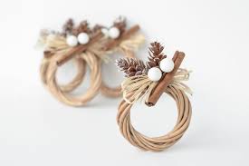 White Christmas Pine Cones Napkin Rings 4pcs Wood Napkin Holders Rustic Table Decoration Holiday Place Setting Centerpiece Napkin Rings Christmas Napkins Christmas Napkin Rings