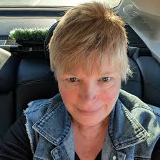 What are the health impacts of drinking 8 cups of juice in an hour?