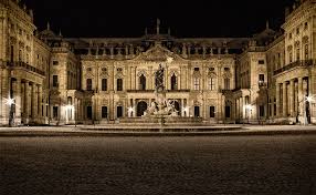 Die ehemalige residenz der würzburger fürstbischöfe, 1720 bis 1744 im rohbau entstanden und bis 1780 fertig ausgestattet, gehört zu den bedeutendsten schlossanlagen des barock in europa und zählt heute zum welterbe der unesco. Die Residenz Zu Wurzburg Www Wuerzburg Fotos De