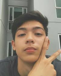 Masih 18 tahun 9 seleb cowok ini punya karisma luar biasa. Pin Di Ganteng