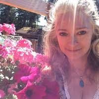 Sarah Coffelt's Instagram, Twitter & Facebook