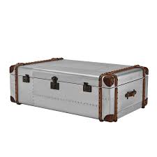Métal canon de fusil, finition vernis polyuréthane mat intérieur de la malle recouvert de tissus noir. Table Basse Malle En Cuir Et Metal Aviator Kha Home Design