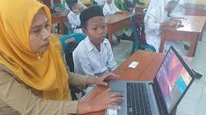 Aku langsung menelepon muki sepulang dari sekolah. Murid Min Bireuen Mulai Gunakan Hp Android Dan Laptop Ikut Ujian Semester Ini Tujuannya Serambi Indonesia
