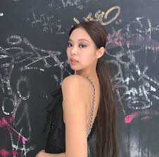 45 kg (99 lbs) blood type: Jennie Kim From Blackpink Meets Rihanna Glitter Magazine