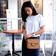 Tas kulit leather sling bagkami menjual berbagai tas kulit asli, tas kulit pria tas kulit levis coklat gracios4. Jual Tas Kulit Wanita Home Facebook