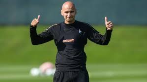 จอนโจเชลว ย ม สถานท ท องเท ยวของเขาอย างแน วแน ในฤด กาลท ด ก บน วคาสเซ ลย ไนเต ดหล งจากจบ