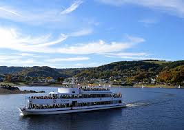 Die rurtalsperre schwammenauel werde nach jetzigem kenntnisstand überlaufen, voraussichtlich noch in den abendstunden zwischen 19 und 21 uhr. Hd Wallpaper White Tourist Ship Near Mountains Rurtalsperre Schwammenauel Wallpaper Flare