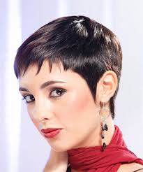 The razor should be used to slice the hair in short motions across the length of the comb, also at about a 45 degree angle. Layered Hair Razor Cuts And One Length Cuts