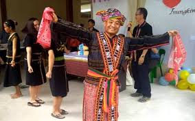 Penasaran bukan bagaimana cara memutihkan kulit wajah dan tubuh dengan cepat secara tradisional alami tersebut, mari kita simak penjelasannya dibawah ini. Kesabaran Raymond Berbalas Selepas 7 Tahun Temui Misteri Puisi Purba Suku Kaum Rungus Figura Mstar