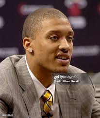 127 Peter Beasley Photos & High Res Pictures