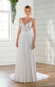 Freue dich auf eine riesige auswahl an brautkleidern der verschiedensten stilrichtungen, von einem schlicht, eleganten kleid bis zum aufwändig bestickten prinzessinnenkleid. Lassiges Brautkleid Mit Chiffon Rock Aus Krepp Essense Of Australia Wedding Dresses