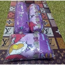 Bantal busuk ijah dah berusia lebih 20 tahun sebab ianya diwarisi daripada bantal busuk ismail. Bantal Dan Guling Kapuk