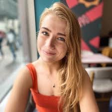 Katie Nixdorf's Instagram, Twitter & Facebook