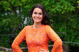 Katrine moholt (34) gir mannen sin mye av æren for sin nye plate. Stjernespekket Start Pa Arets Allsang Pa Grensen Bodoposten No