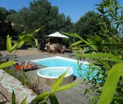 Parking, entrée indépendante, terrasse, salle de bain privée, tv, wifi, clim et ventilo, frigo. Les Jardins De Mathieu Bergeries En Pierre A Porto Vecchio