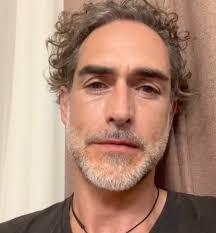 Sergio Muniz, la polemica con Ghali, la malattia genetica rara del figlio e  il futuro al Grande Fratello: «Solo se l'offerta mi libera dal mutuo»