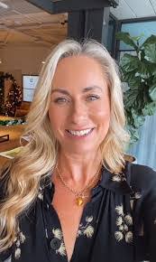 Anna Lydon's Instagram, Twitter & Facebook