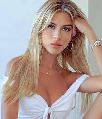 Sandra Barbe's Instagram, Twitter & Facebook