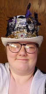 How to keep a non-glowing hat in Red Dead Redemption?