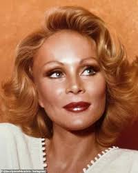 Jocelyn Wildenstein ha lasciato questo mondo poche ore prima dell'arrivo  del nuovo anno. Sebbene molti temano che la sua fine sia stata causata dai  troppi interventi chirurgici, il vero motivo della sua