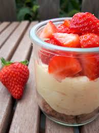 Verrine Fraise Mascarpone Speculoos Decouvrez La Recette Sur Mon Blog Www Lesdessertsdestephanie Be Verrine Verrines Mascarpone Fraise Erdbeer Strawberr