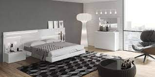 J&m furniture palermo white lacquer with chrome accents queen size bedroom set. Esf Sara Bedroom Set In White Lacquer Finish Made In Spain