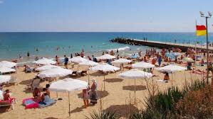 Golden sands is a major seaside resort town on the northern bulgarian black sea coast, adjacent to a national park of the same name in the m. Nisipurile De Aur Bulgaria